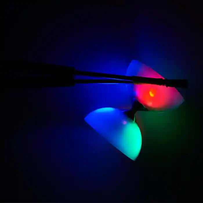 109798_Diabolo_Acrobat_LED_Set_mit_Handstaeben_003_o3dfae960898542f48c07b55c8ab77d55